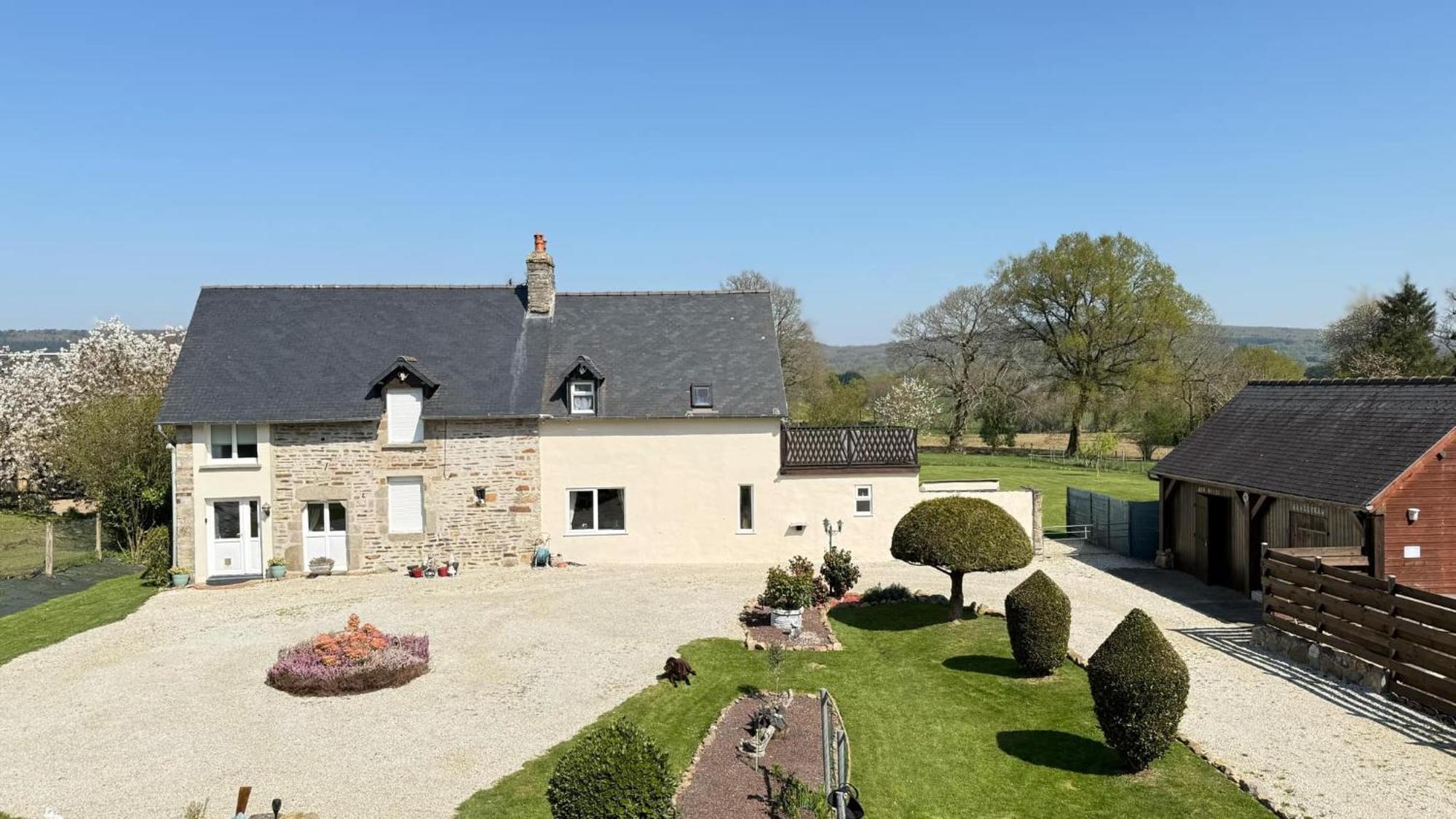 Maison La Touchardiere Barenton Exterior photo